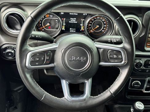 Used 2022 Jeep Wrangler Unlimited Sahara AWD/4WD image 15