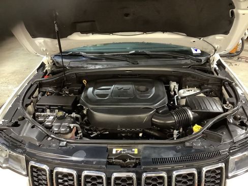 Certified 2022 Jeep Grand Cherokee Laredo E w/ Security & Convenience Group image 17