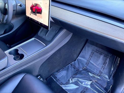 Used 2022 Tesla Model Y Performance image 18