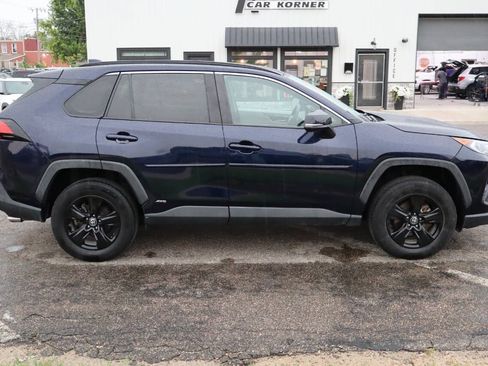 Used 2021 Toyota RAV4 XLE w/ Convenience Package AWD/4WD image 5