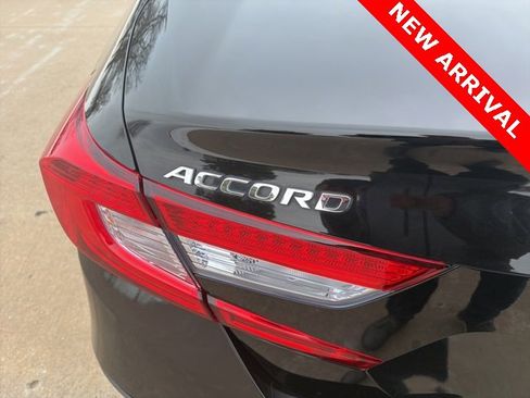 Used 2018 Honda Accord Touring image 5