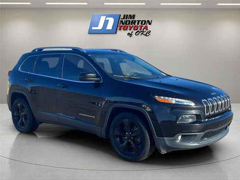 Used 2016 Jeep Cherokee Latitude w/ Comfort/Convenience Group image 3