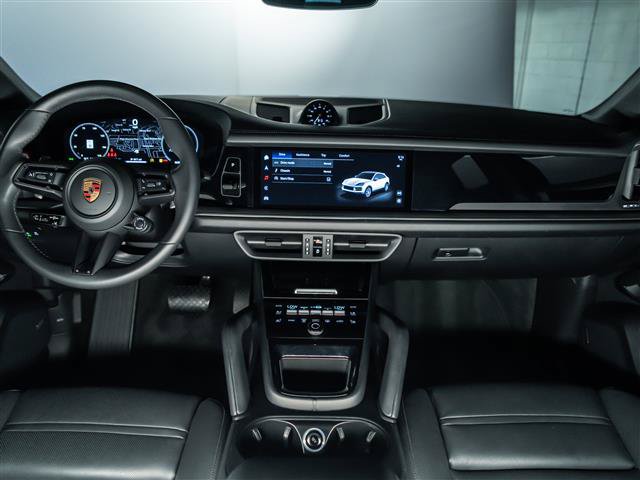 Certified 2025 Porsche Cayenne Coupe AWD/4WD image 18