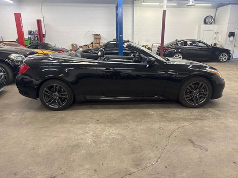Used 2010 INFINITI G37 Convertible w/ Premium Pkg RWD image 6