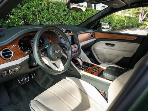 Used 2023 Bentley Bentayga Extended Wheelbase AWD/4WD image 9