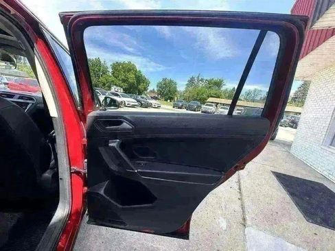 Used 2020 Volkswagen Tiguan SEL image 29