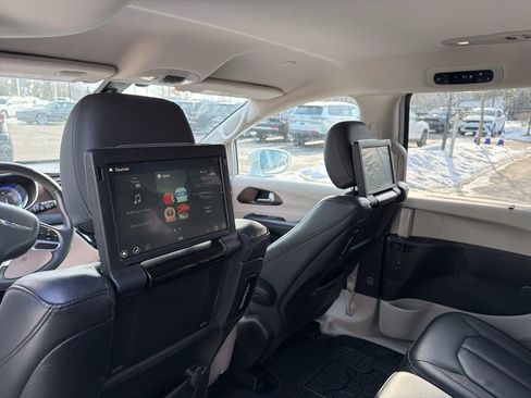 Used 2017 Chrysler Pacifica Touring-L Plus image 14