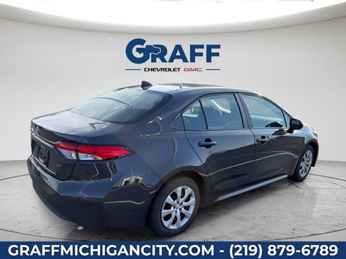 Used 2025 Toyota Corolla LE FWD image 5