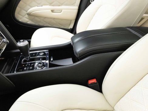 Used 2014 Bentley Mulsanne image 26