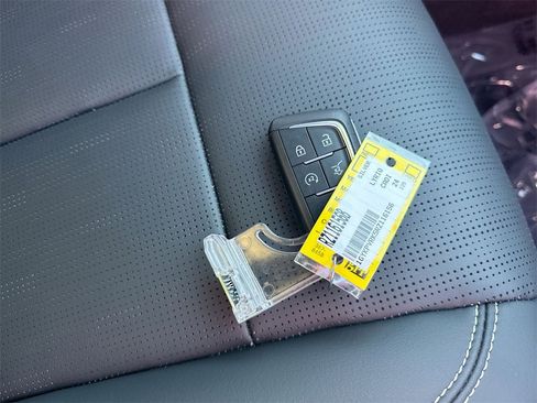 Used 2024 Cadillac Lyriq Sport image 34