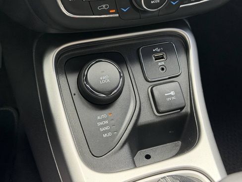 Used 2021 Jeep Compass Latitude AWD/4WD image 17