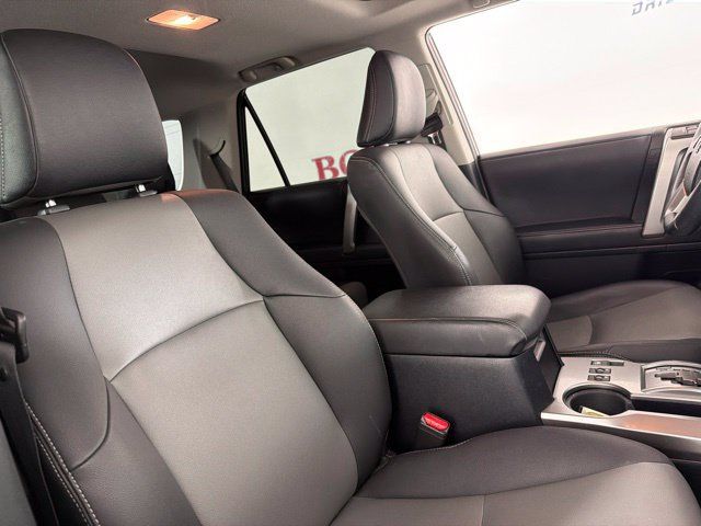 Used 2020 Toyota 4Runner SR5 Premium w/ Moonroof Package RWD image 30