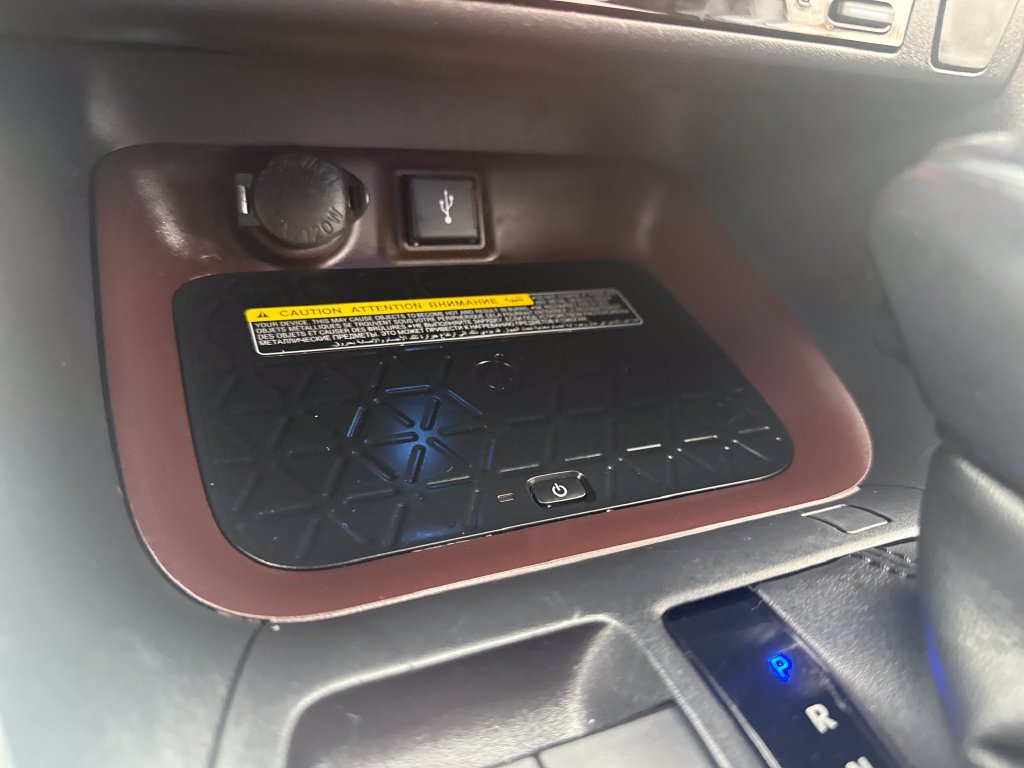 Used 2020 Toyota RAV4 Limited AWD/4WD image 32