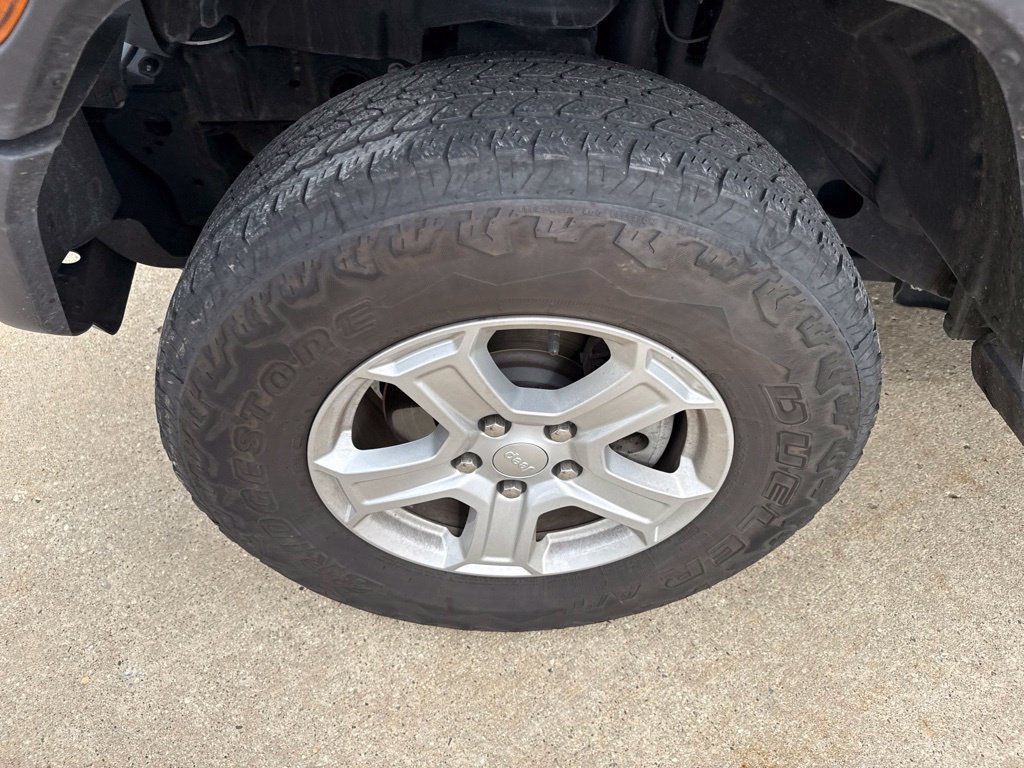 Used 2018 Jeep Wrangler Sport AWD/4WD image 12
