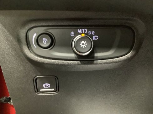 Used 2023 GMC Terrain SLE w/ Driver Convenience Package image 23