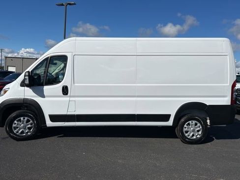 New 2025 RAM ProMaster 2500 w/ Quick Order Package 22G SLT image 4
