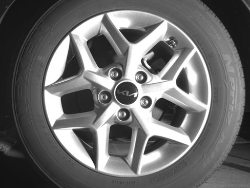 Used 2025 Kia Soul LX w/ LX Technology Package FWD image 14