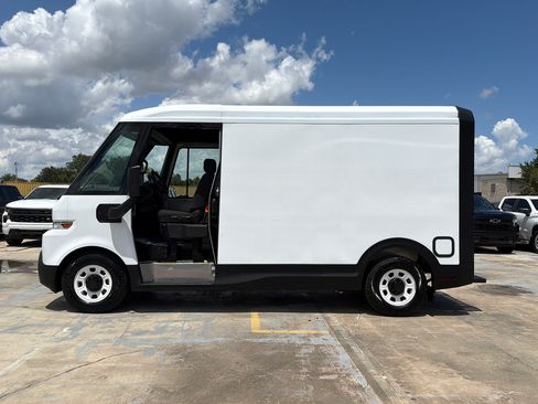 Used 2024 Chevrolet Brightdrop 400 w/ Commercial Equipment Package AWD/4WD image 3