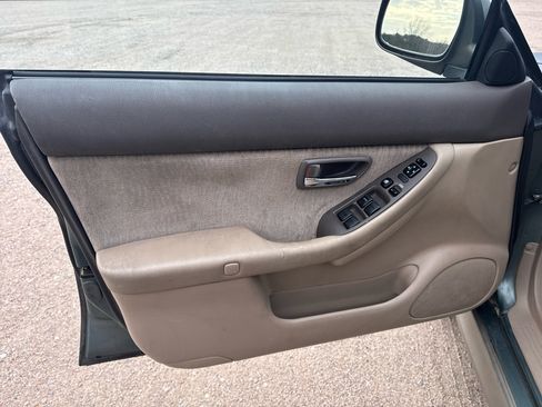 Used 2000 Subaru Outback Wagon image 10