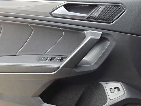 Used 2023 Volkswagen Tiguan SE R-Line image 18