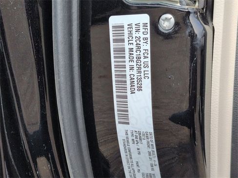 Certified 2024 Chrysler Pacifica Touring-L image 33