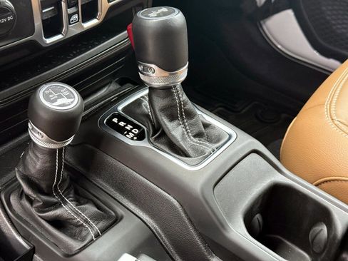 Used 2023 Jeep Wrangler Unlimited Sahara w/ Cold Weather Group image 19