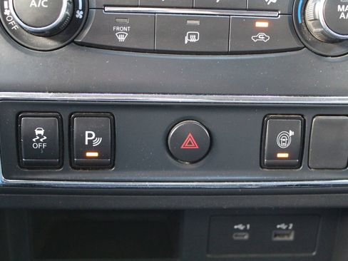 Used 2023 Nissan Titan SV RWD image 22