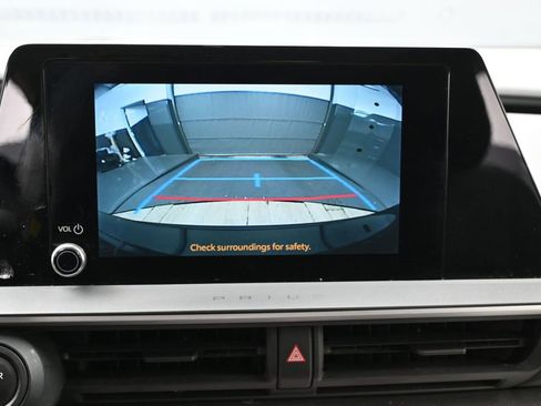 Used 2023 Toyota Prius LE FWD image 20