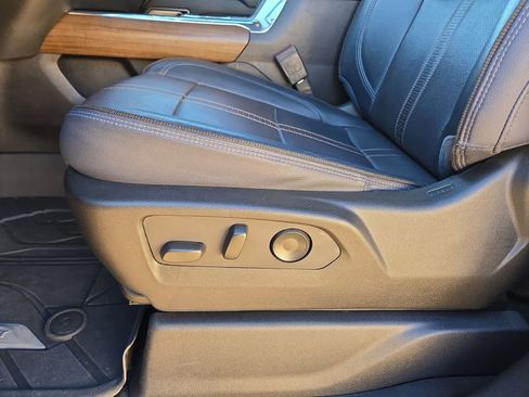 Used 2024 Chevrolet Silverado 2500 High Country w/ High Country Premium Package image 17