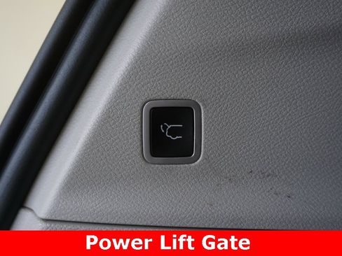 Used 2018 Chrysler Pacifica Touring-L w/ Tire & Wheel Group image 18