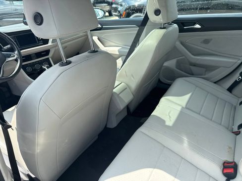Used 2023 Volkswagen Jetta SE w/ Panoramic Sunroof Package FWD image 11