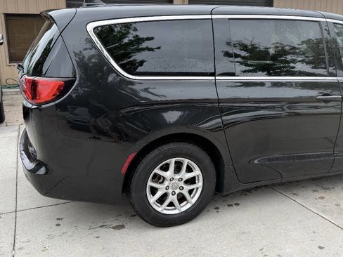Used 2017 Chrysler Pacifica Touring FWD image 15
