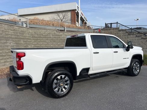 Used 2024 Chevrolet Silverado 2500 Custom w/ Custom Value Package image 9