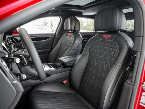 Used 2022 Bentley Flying Spur V8 image 15