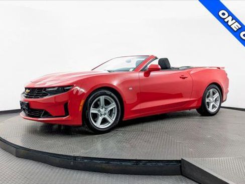 Used 2020 Chevrolet Camaro LT image 2