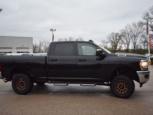 Used 2024 RAM 2500 Tradesman w/ Chrome Appearance Group AWD/4WD image 9