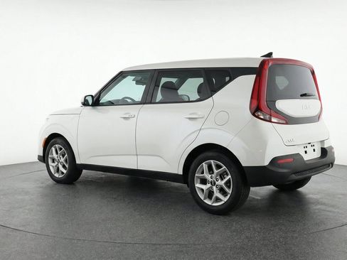 Used 2025 Kia Soul LX w/ LX Technology Package FWD image 6