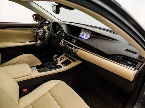 Used 2016 Lexus ES 350 w/ Premium Package w/Wood Trim FWD image 15