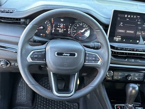 Used 2025 Jeep Compass Trailhawk AWD/4WD image 19