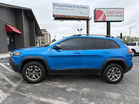 Used 2021 Jeep Cherokee Trailhawk w/ Comfort/Convenience Group AWD/4WD image 2