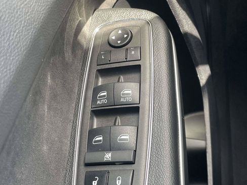Used 2023 Chrysler 300 C RWD image 34