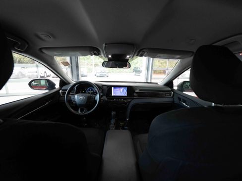 Used 2025 Toyota Camry LE FWD image 19