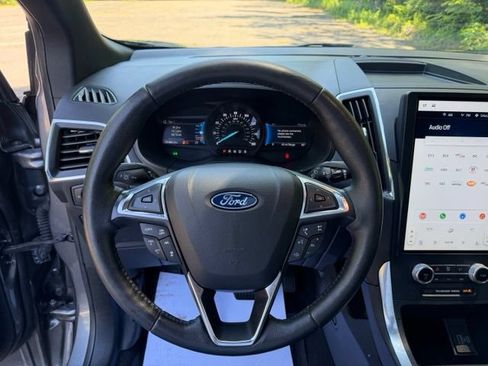 Used 2022 Ford Edge Titanium w/ Equipment Group 301A AWD/4WD image 17