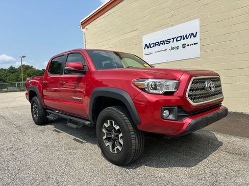 Used 2017 Toyota Tacoma TRD Off-Road w/ Premium & Technology Package AWD/4WD image 1