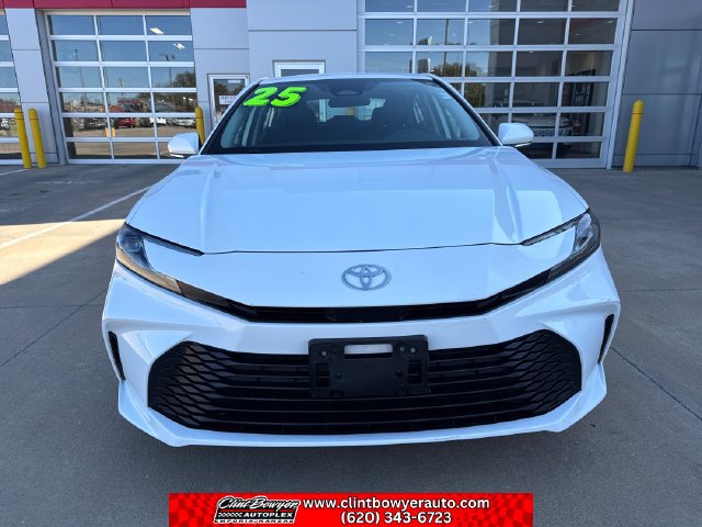 Used 2025 Toyota Camry LE FWD image 9