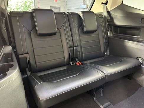 Used 2024 Volkswagen Atlas SEL AWD/4WD image 14