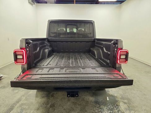 New 2025 Jeep Gladiator Willys image 28