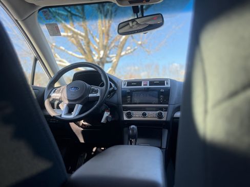 Used 2017 Subaru Outback 2.5i Premium image 2