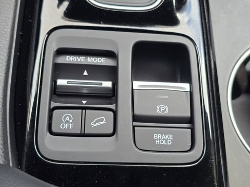 Certified 2025 Honda Pilot Black Edition image 40