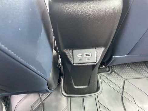 Used 2022 Chevrolet Bolt EUV LT w/ Convenience Package FWD image 40